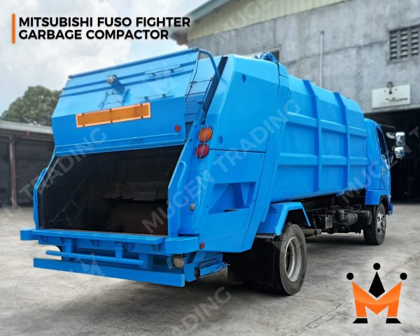 Mitsubishi Fuso Fighter Garbage Compactor - Image 2